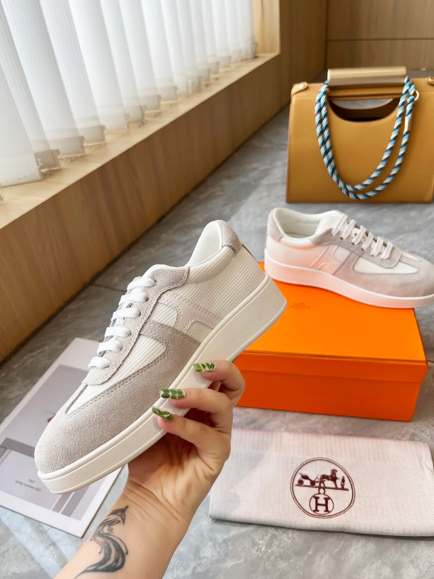 👟👟Ex-factory price 520👟👟 🔥🔥🔥French direct mail HERMES/Hermès flat fashion sports and casual shoes Korean style lace-up mesh lightweight! ! Breathable and comfortable, standard size 35/40 (41 can be customized and will not be returned)